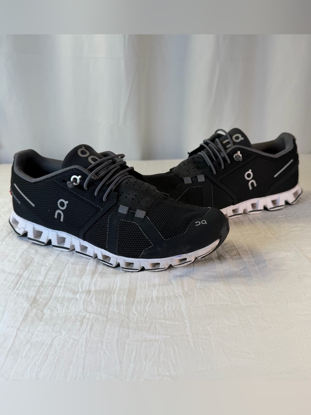On Women’s sz7 On Cloud 6 Running Black & White Athletic Running Shoes Slip-On